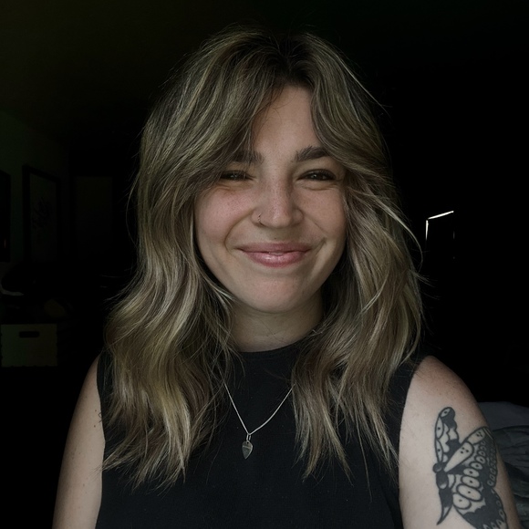 Meet your Posher, Lara - Picture 1 of 1